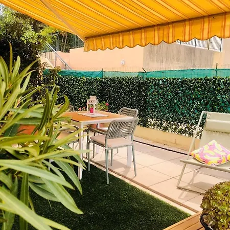Mon Avec Terrasse Et Piscine Apartmán *